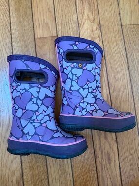 Bogs Kids Purple and Pink Heart Pattern Rain Boots